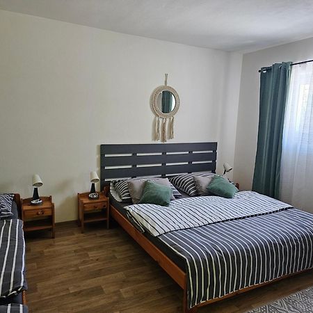 Penzion A Pizzerie Na Zalozne Kobylí Kültér fotó