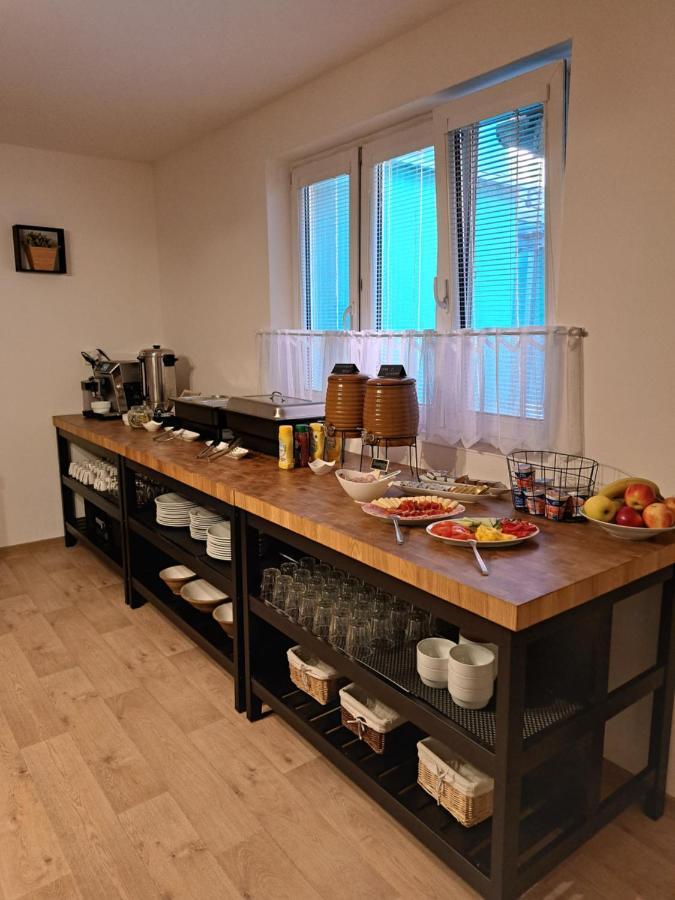 Penzion A Pizzerie Na Zalozne Kobylí Kültér fotó