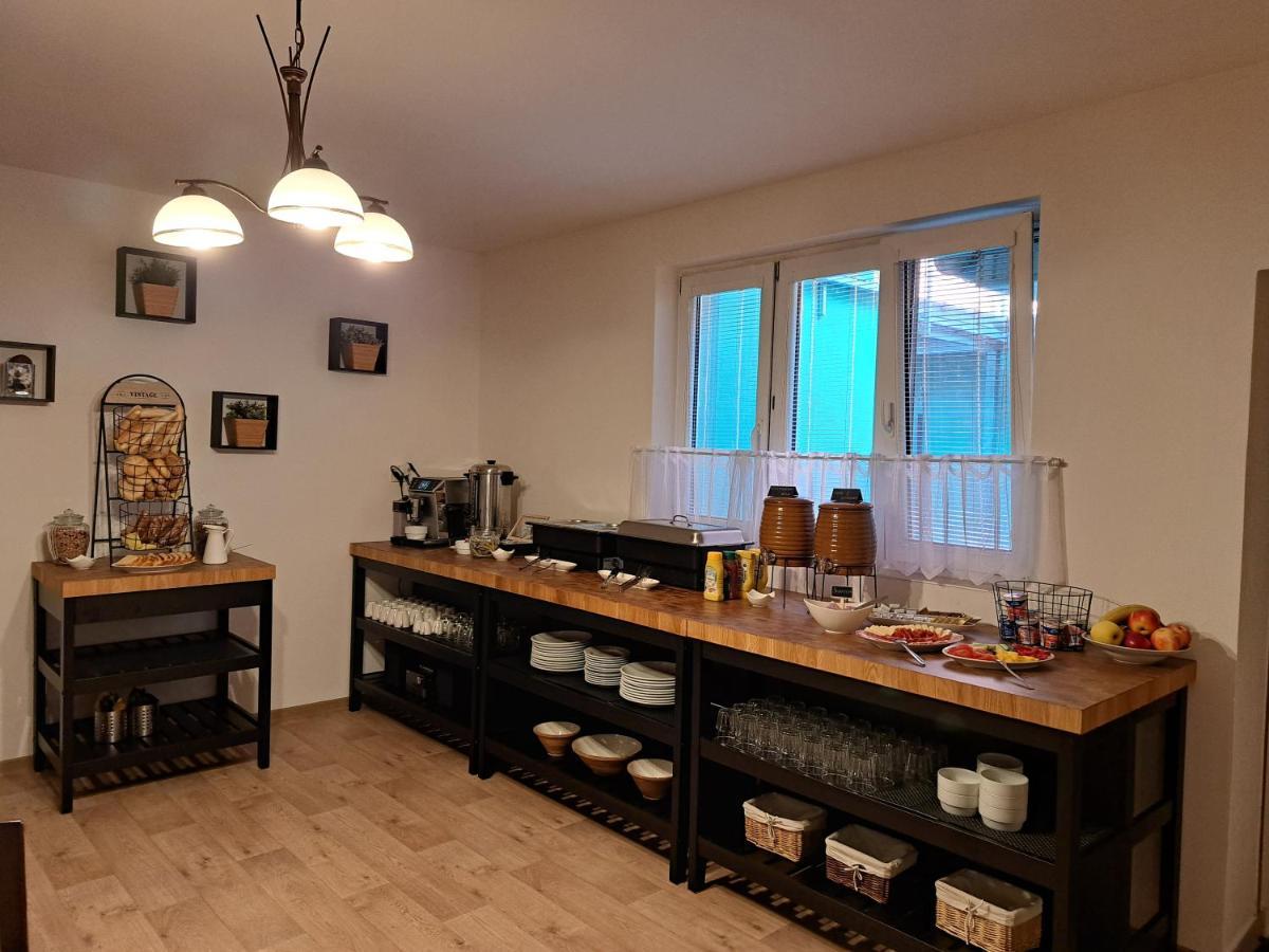 Penzion A Pizzerie Na Zalozne Kobylí Kültér fotó