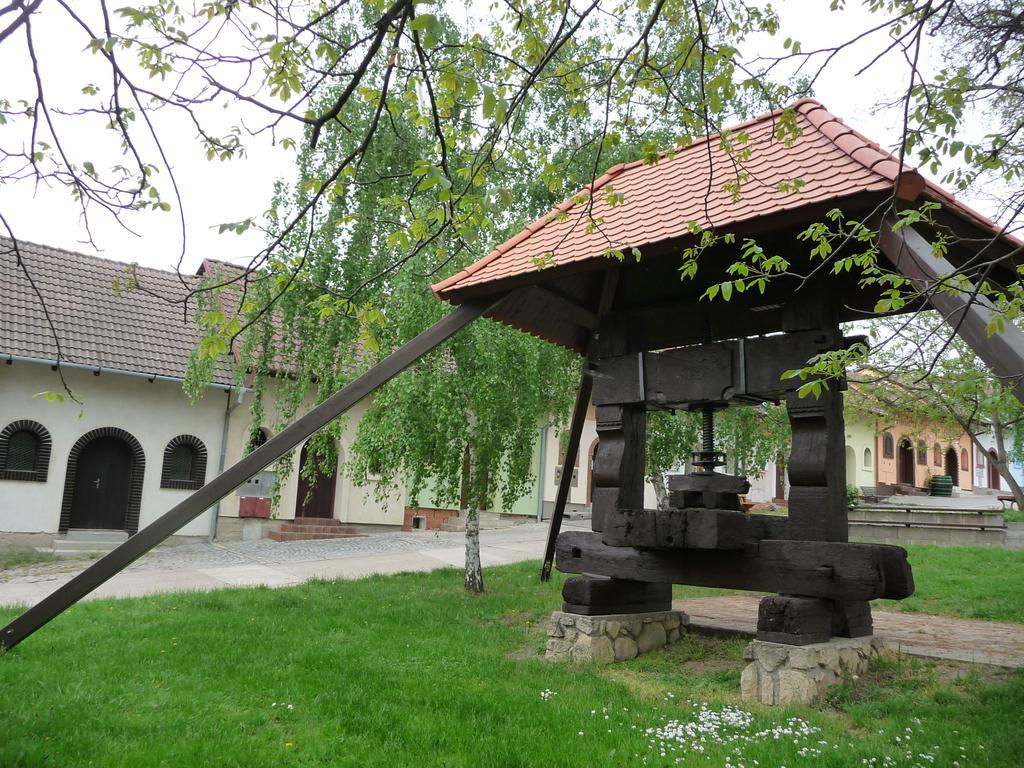 Penzion A Pizzerie Na Zalozne Kobylí Kültér fotó